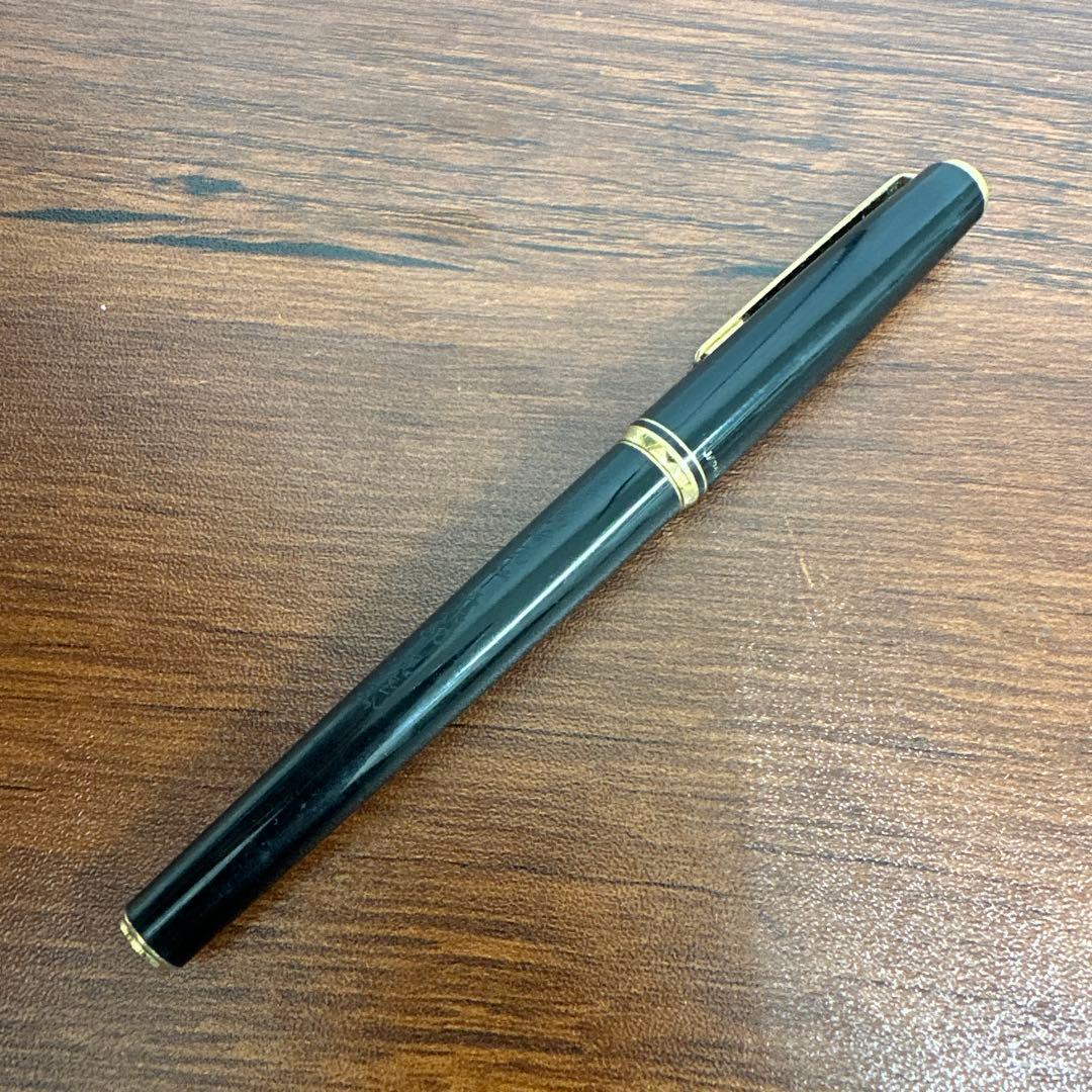 Pilot fountain pen in excellent condition with 14K gold name engraving on the barrel