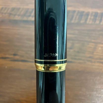 Pilot fountain pen in excellent condition with 14K gold name engraving on the barrel