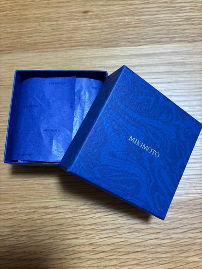 MIKIMOTO Pearl Necklace with silver material and incised silver case shown on white background