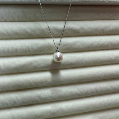 Akoya pearl necklace featuring large 10mm pearls with silver S925 metal parts, 45cm length