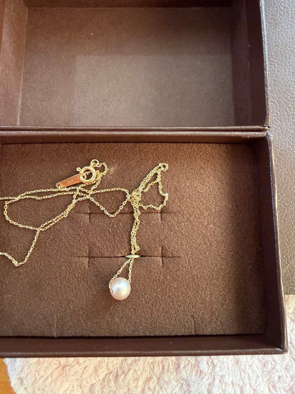 Agat K10 Yellow Gold Pearl Necklace with 7mm white pearls and 40cm chain length