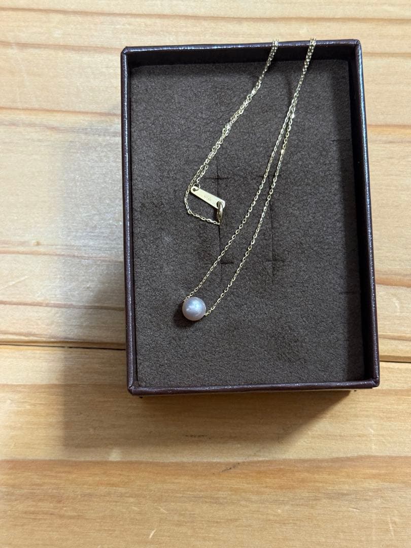 Agat K10 Yellow Gold Pearl Necklace with 7mm white pearls and 40cm chain length