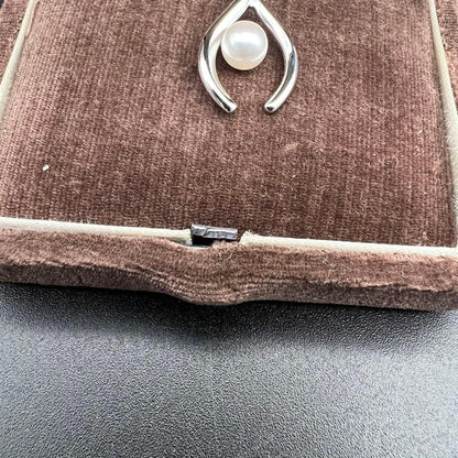MIKIMOTO silver pearl necklace approximately 39-40cm long with silver clasp and round pearl pendant