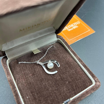 MIKIMOTO silver pearl necklace approximately 39-40cm long with silver clasp and round pearl pendant