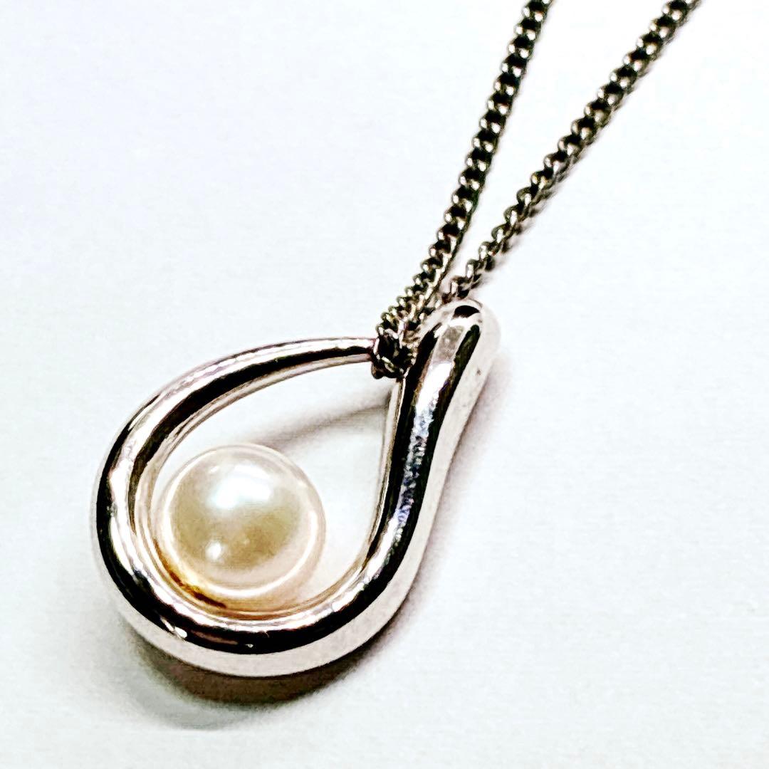 Tasaki pearl necklace with teardrop shaped pendant on a 42 cm sterling silver chain