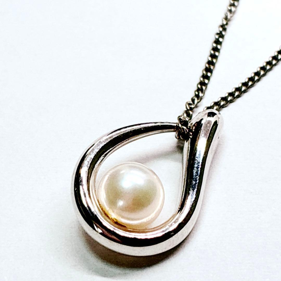 Tasaki pearl necklace with teardrop shaped pendant on a 42 cm sterling silver chain