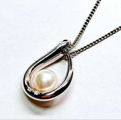 Tasaki pearl necklace with teardrop shaped pendant on a 42 cm sterling silver chain