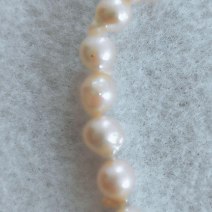 Akoya baroque pearl necklace in white with silver stamp, 42 cm length, displayed on a white background