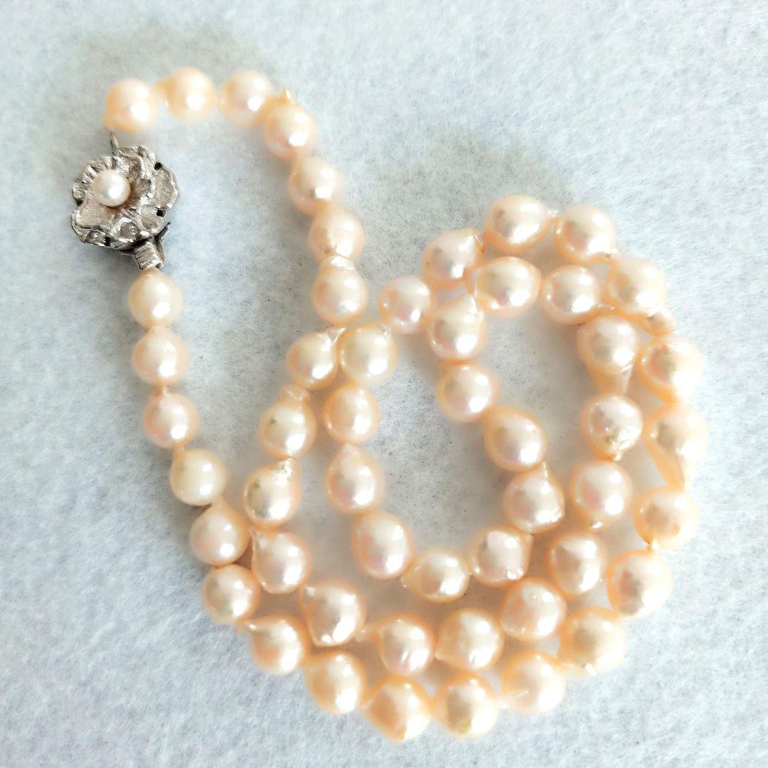 Akoya baroque pearl necklace in white with silver stamp, 42 cm length, displayed on a white background