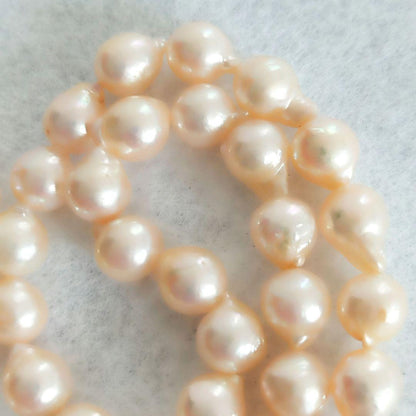 Akoya baroque pearl necklace in white with silver stamp, 42 cm length, displayed on a white background