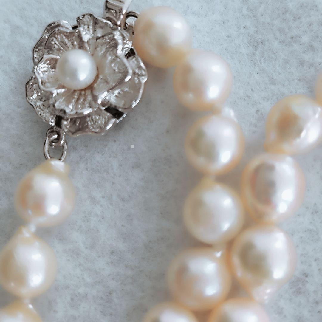Akoya baroque pearl necklace in white with silver stamp, 42 cm length, displayed on a white background