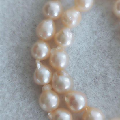Akoya baroque pearl necklace in white with silver stamp, 42 cm length, displayed on a white background