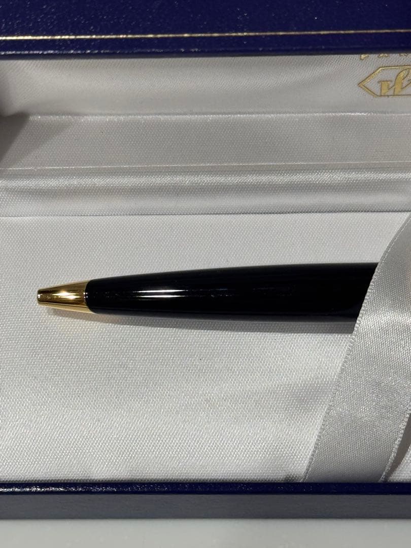 Waterman Paris Carene Deluxe Black and SilverGT fountain pen with dedicated case on white background