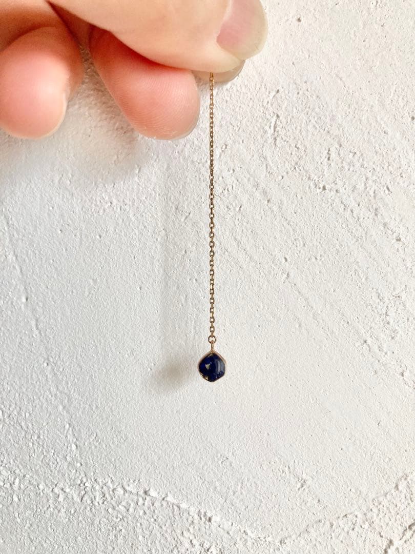 Gold dangling earrings with blue lapis lazuli stones in elegant design