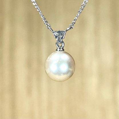 Tasaki Pt850 necklace featuring a 7.6mm Akoya pearl with three small diamonds total 0.04 ct