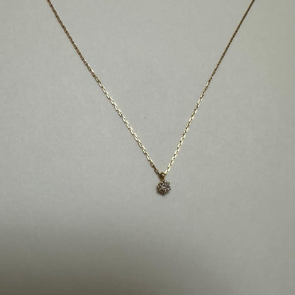 Close-up of Agate K18 18-karat gold necklace with 0.05ct diamond pendant