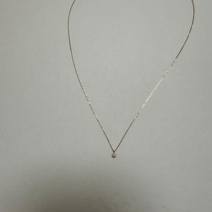 Close-up of Agate K18 18-karat gold necklace with 0.05ct diamond pendant