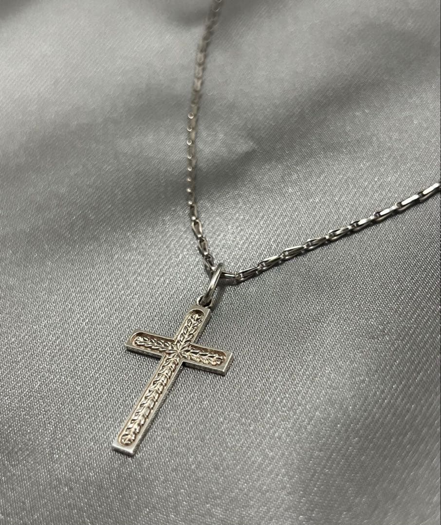 Silver Agate Cross Charm approximately 2.4 cm by 1.5 cm on a 41 cm silver chain