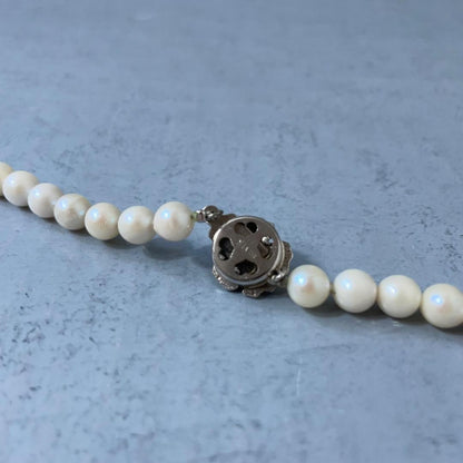 Honest Pearl Akoya pearl necklace with 6.5mm beads and silver clasp, 40cm length