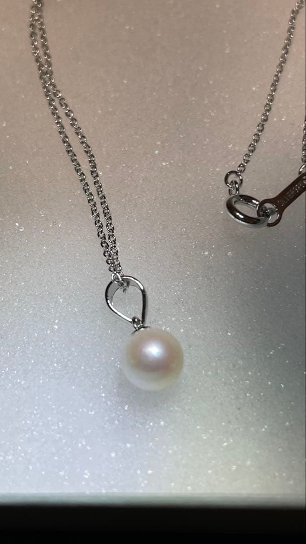 Akoya pearl silver necklace with 7mm pearls on a 40cm silver chain displayed on white background