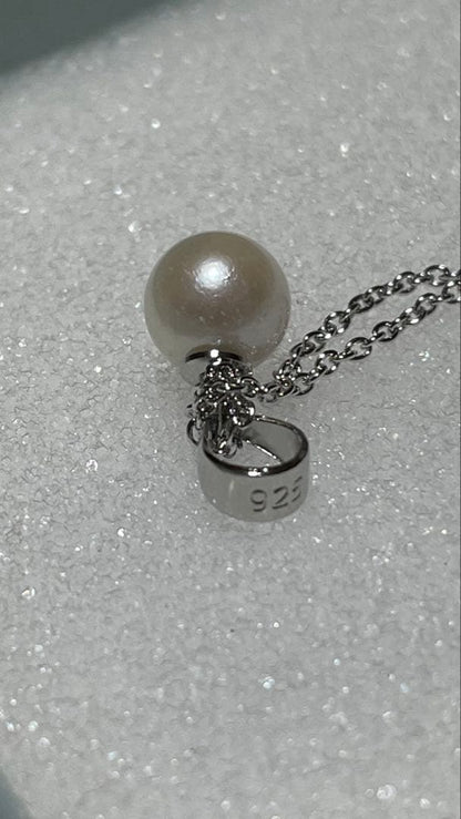 Akoya pearl silver necklace with 7mm pearls on a 40cm silver chain displayed on white background