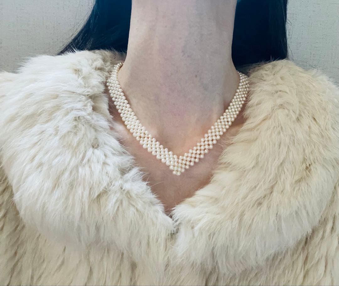 High-quality Aurora colored 5-row V-shaped Akoya pearl necklace with semi-round 3mm pearls and silver floral clasp