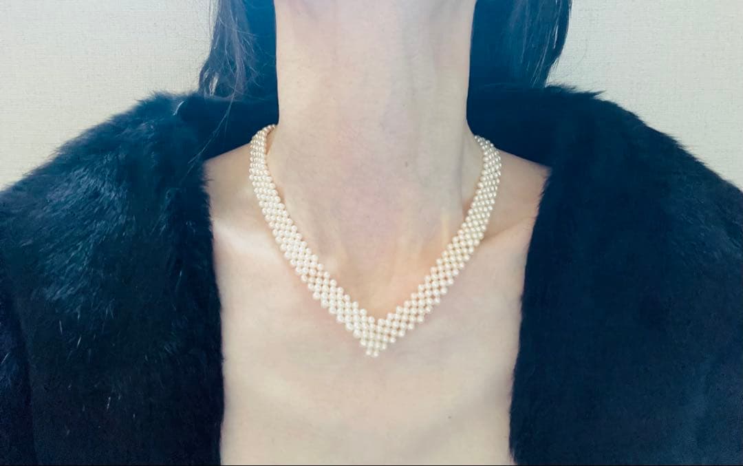 High-quality Aurora colored 5-row V-shaped Akoya pearl necklace with semi-round 3mm pearls and silver floral clasp