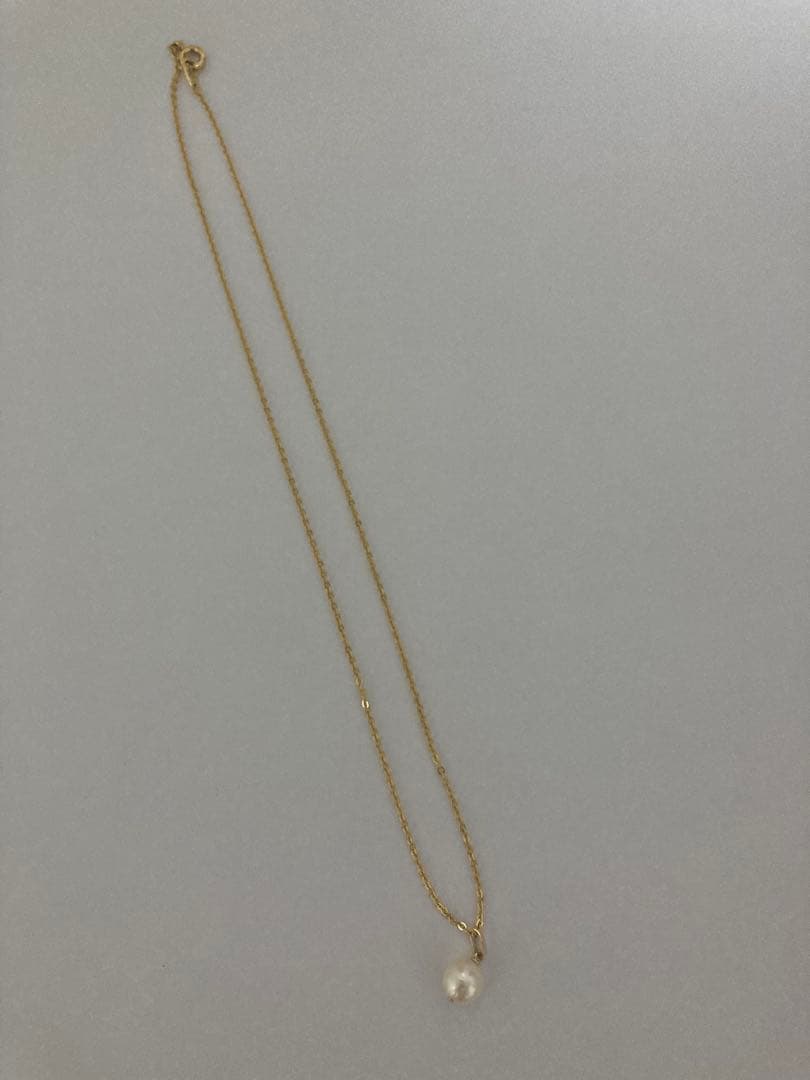 Gold chain necklace with 7.5mm Akoya pearl pendant and K18 pendant top on a 40cm length chain