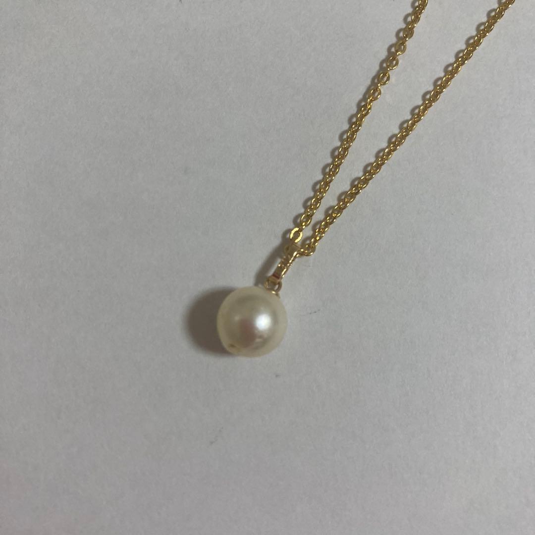 Gold chain necklace with 7.5mm Akoya pearl pendant and K18 pendant top on a 40cm length chain