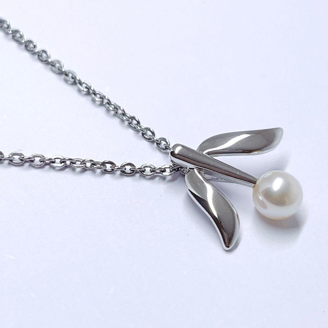 Mikimoto pearl necklace with 4.9mm pearls on a 40cm silver chain