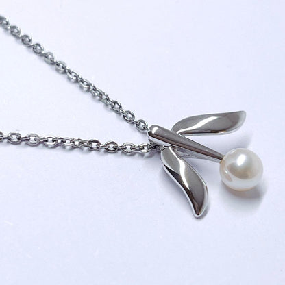 Mikimoto pearl necklace with 4.9mm pearls on a 40cm silver chain