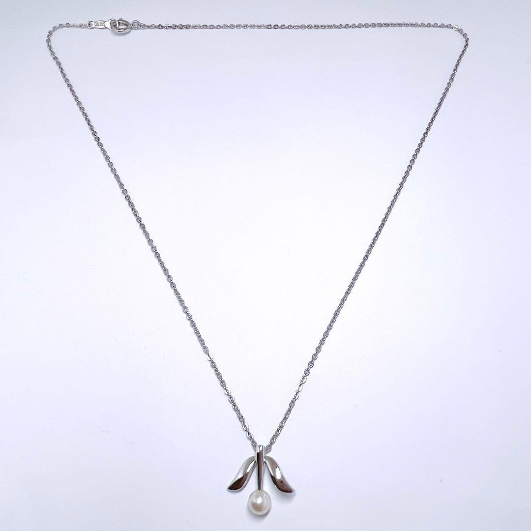 Mikimoto pearl necklace with 4.9mm pearls on a 40cm silver chain