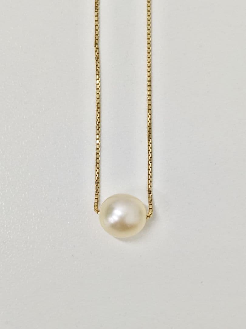 K18 Tasaki single pearl necklace with calm tone pearl on gold chain