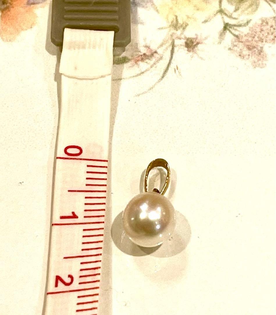 K18 18 karat gold pendant top with a genuine Akoya pearl of 7mm or more