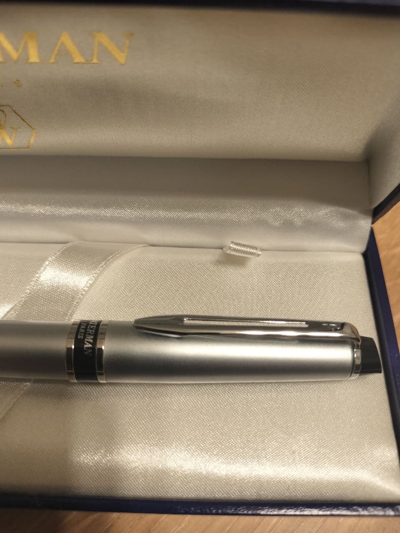 WATERMAN Expert Essential Silver ballpoint pen with sleek silver finish