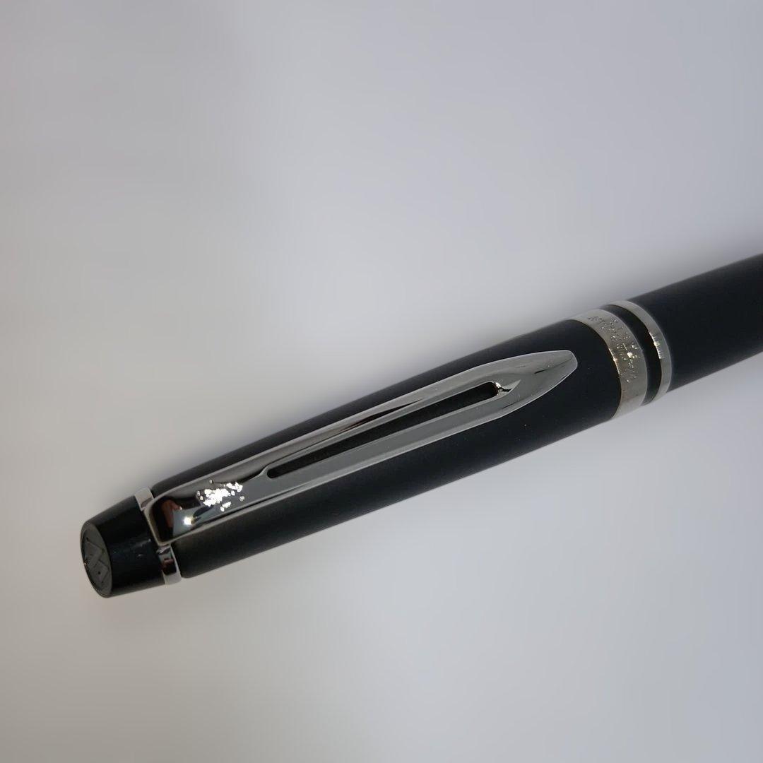 WATERMAN Expert ES ballpoint pen in matte black metal with clip and two-tone design