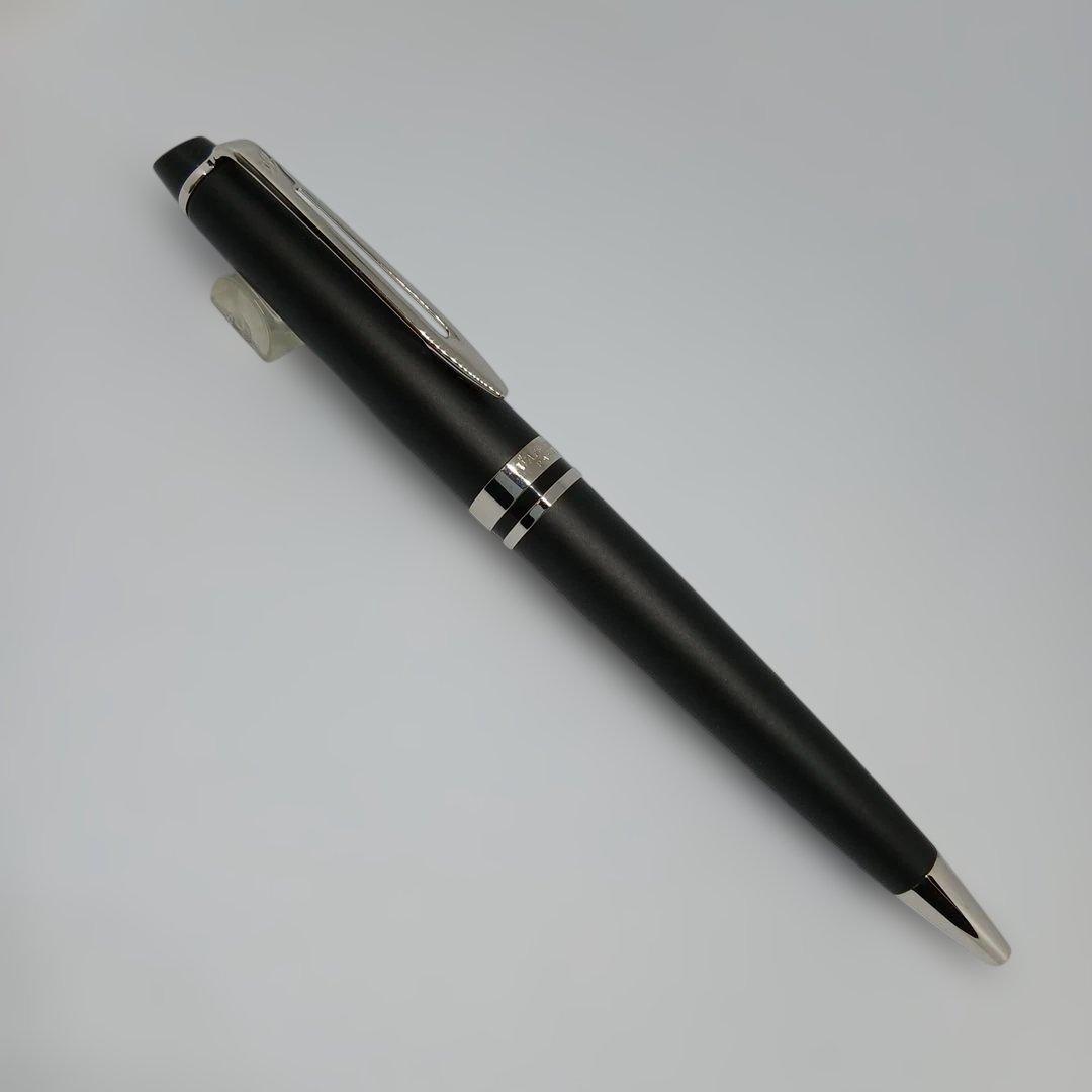 WATERMAN Expert ES ballpoint pen in matte black metal with clip and two-tone design