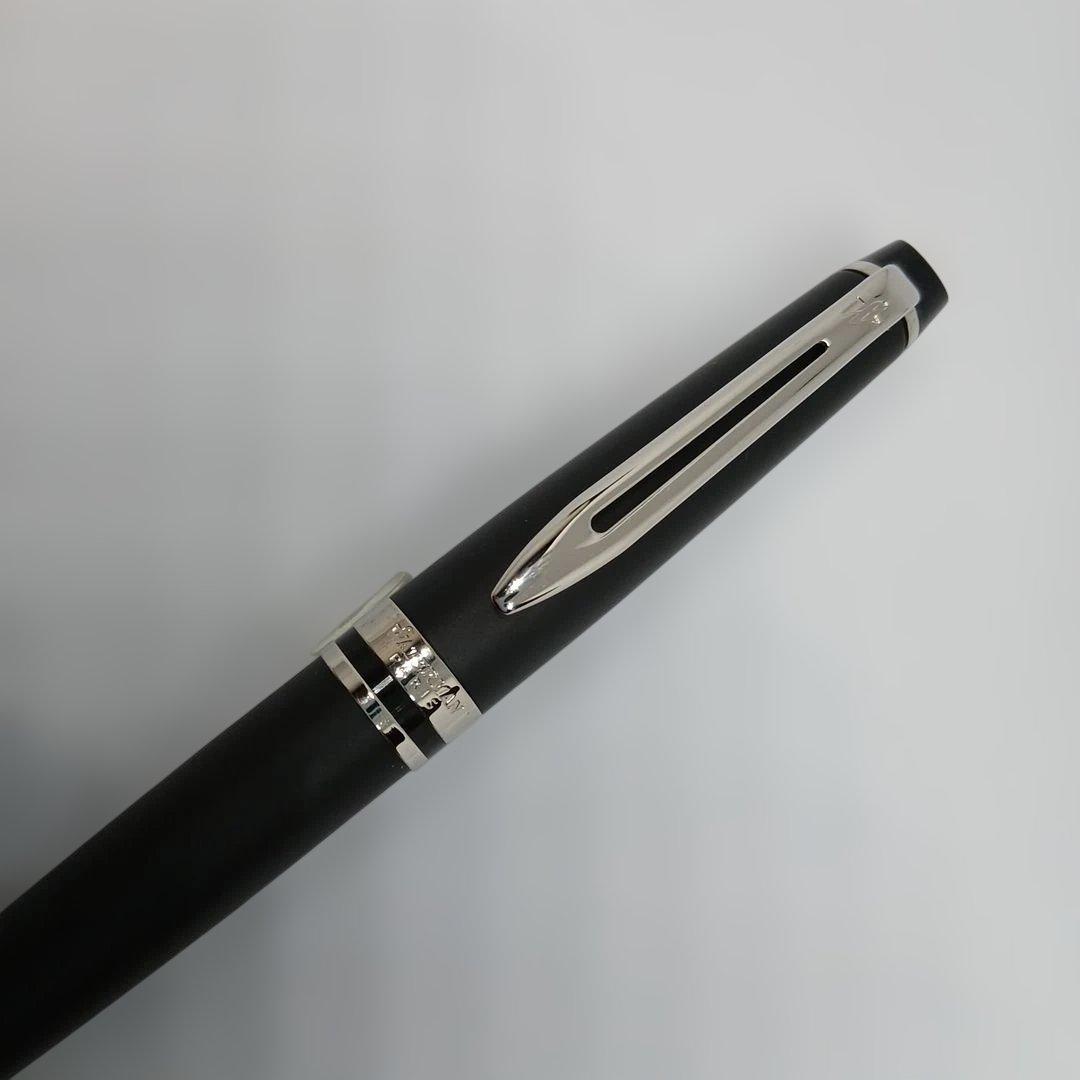 WATERMAN Expert ES ballpoint pen in matte black metal with clip and two-tone design
