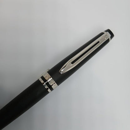 WATERMAN Expert ES ballpoint pen in matte black metal with clip and two-tone design