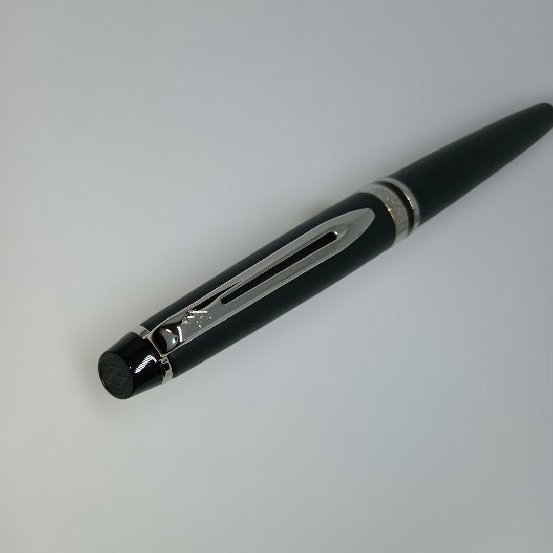 WATERMAN Expert ES ballpoint pen in matte black metal with clip and two-tone design