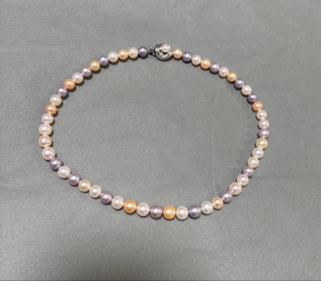Tasaki multi-color pearl necklace with pearls in white, cream, beige, and purple gray, 42 cm length