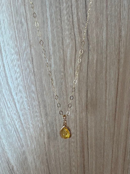 agete K10 Amber Necklace with 40 cm chain featuring warm amber pendant