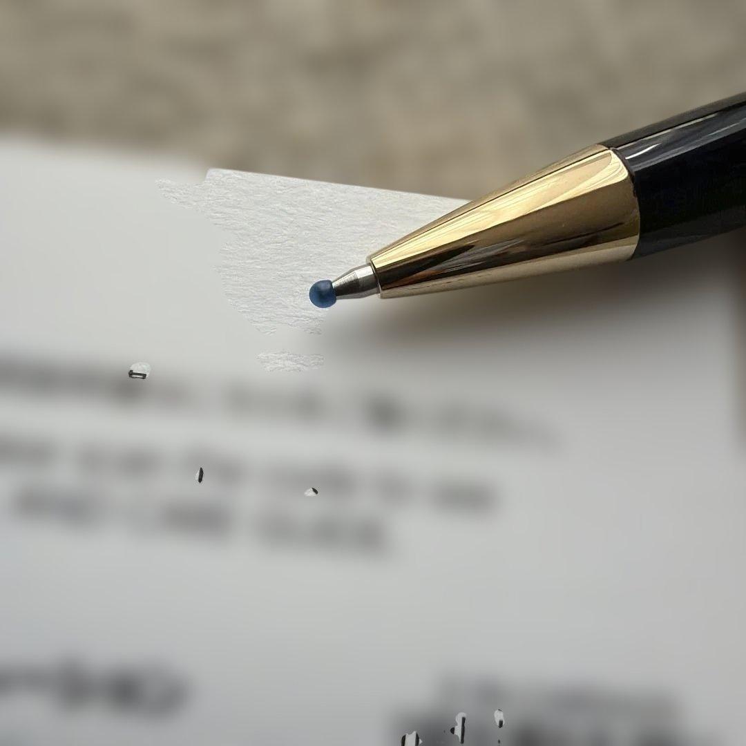 PILOT Custom oil-based ballpoint pen in black and gold with sleek design