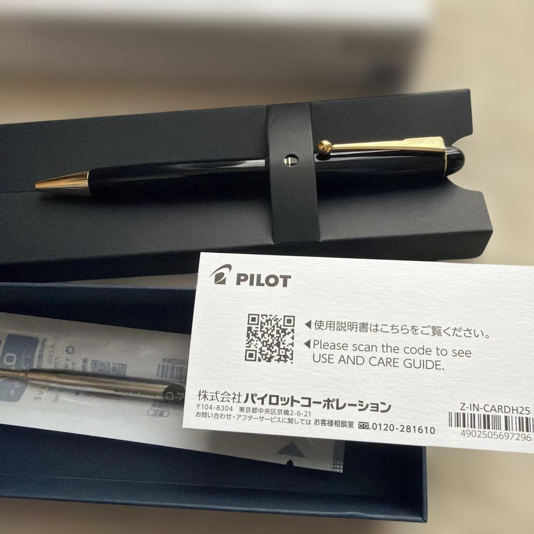 PILOT Custom oil-based ballpoint pen in black and gold with sleek design