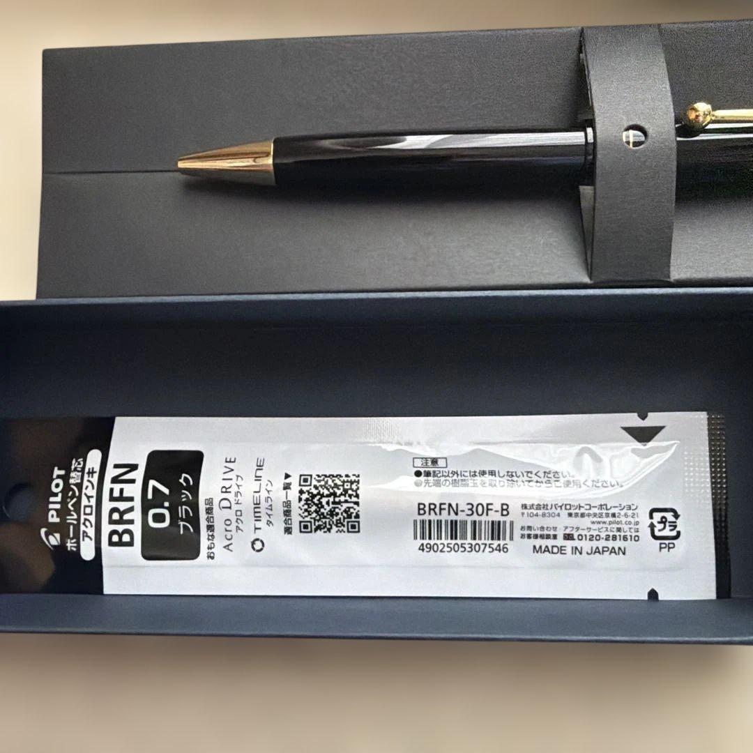 PILOT Custom oil-based ballpoint pen in black and gold with sleek design