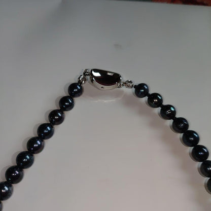 Akoya pearl necklace with blue-black pearls 6.5 to 7 mm and silver S925 clasp on white background
