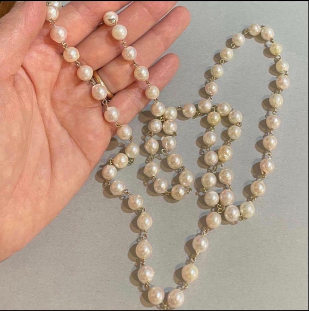 Downton Abbey style play set displayed with an 85 cm Akoya pearl long necklace of large baroque pearls