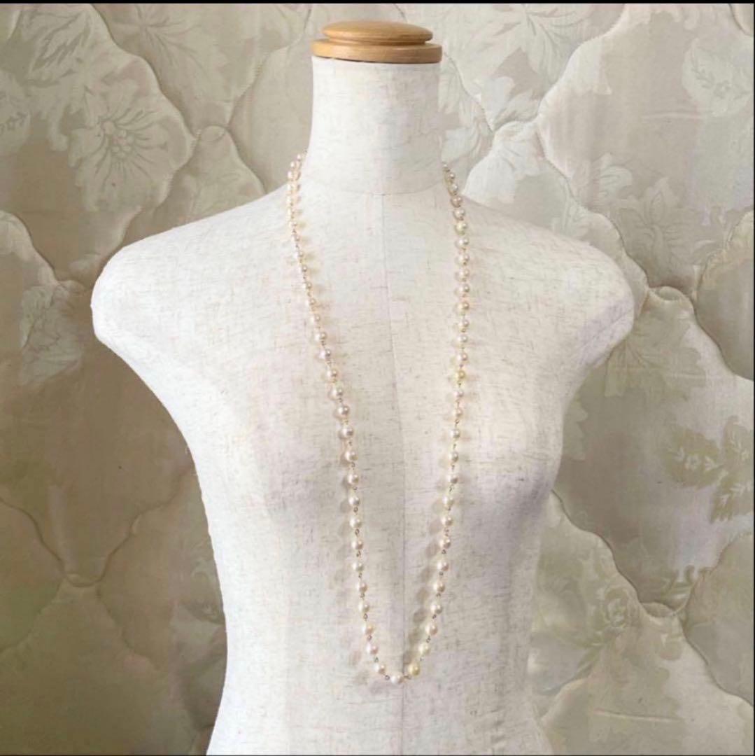 Downton Abbey style play set displayed with an 85 cm Akoya pearl long necklace of large baroque pearls