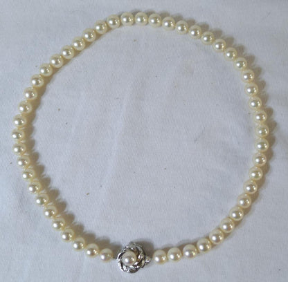Honpuchar white 8mm bead necklace 44cm with WG14K clasp and diamond close-up