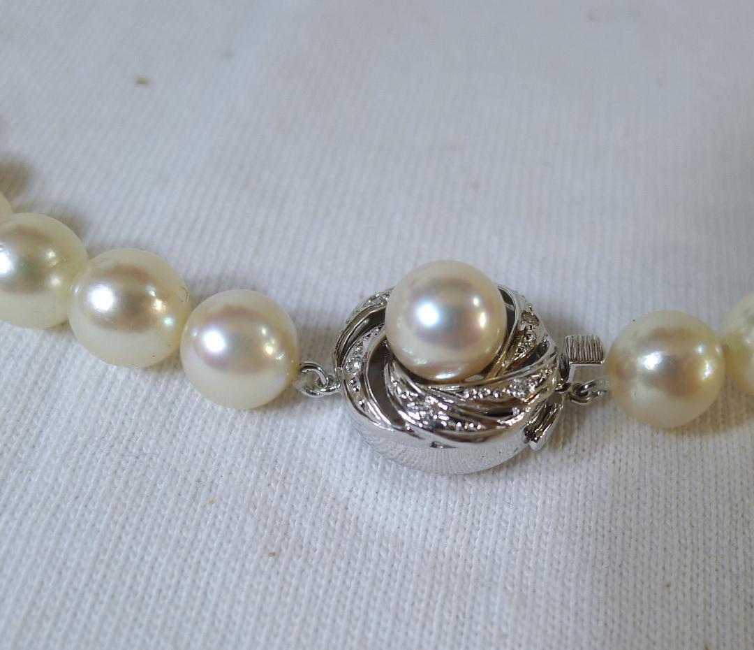 Honpuchar white 8mm bead necklace 44cm with WG14K clasp and diamond close-up